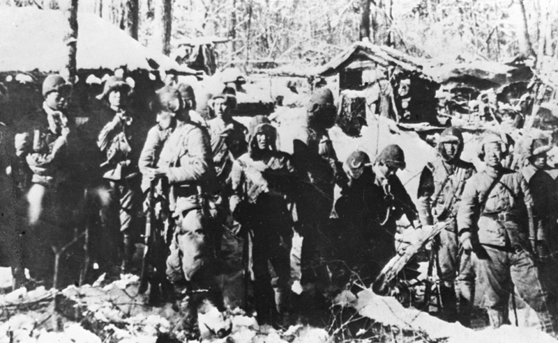 東北抗日聯(lián)軍的戰(zhàn)士們整裝準備出擊（資料照片）。